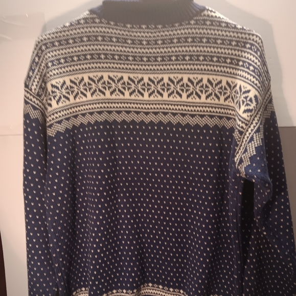 L.L. Bean womens turtle neck sweater - Picture 3 of 3